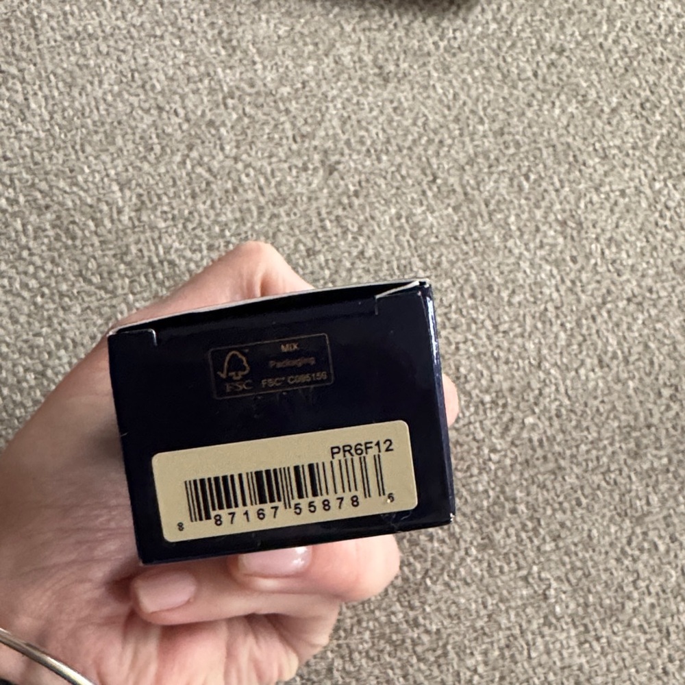 Estee Lauder Futurist SkinTint Serum in Desert Beige 2N1 - Picture 2 of 2
